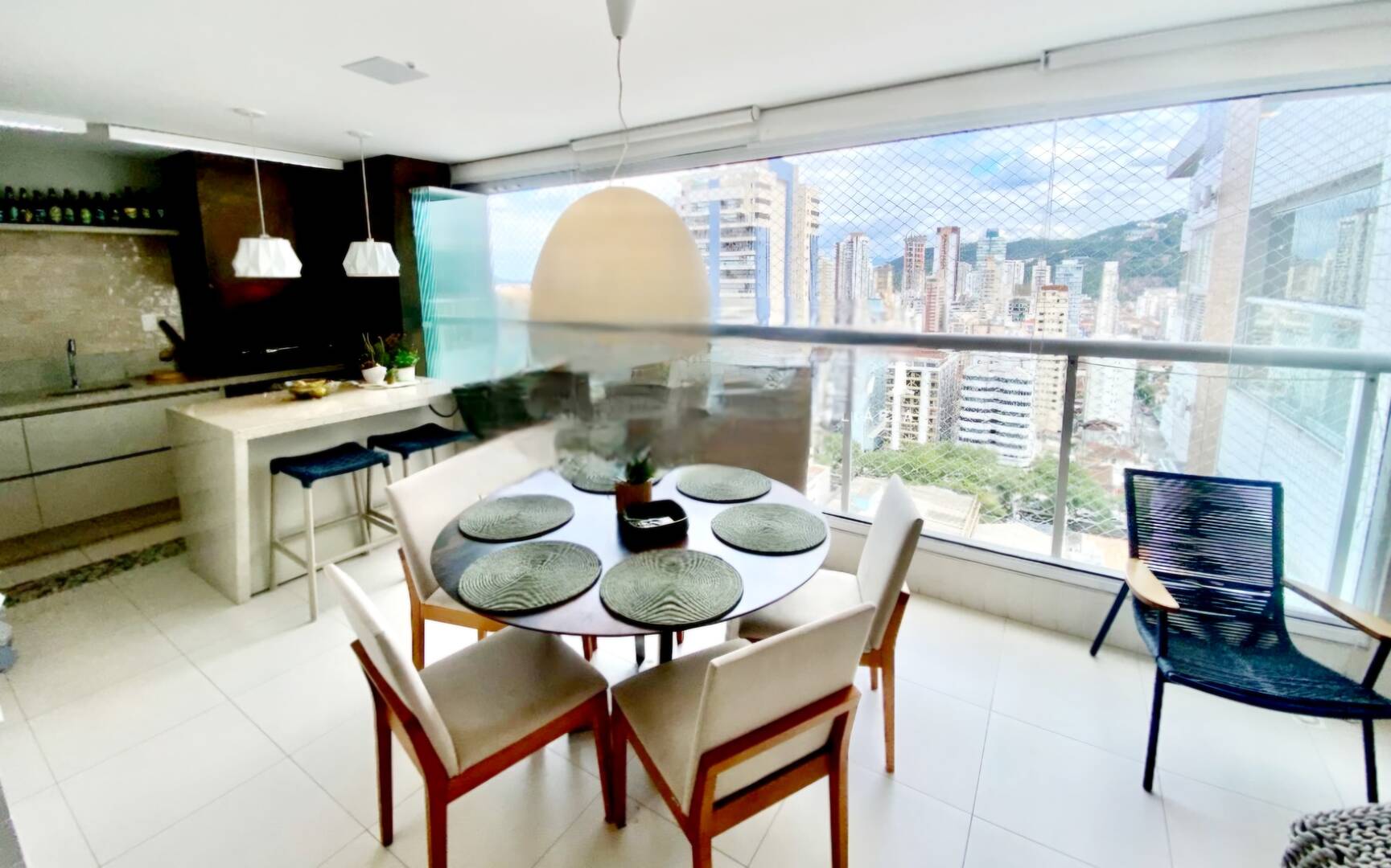 #689 - Apartamento para Venda em Santos - SP