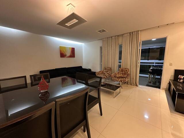 #687 - Apartamento para Venda em Santos - SP