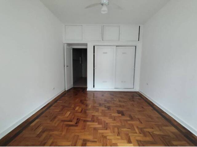 #711 - Apartamento para Venda em Santos - SP