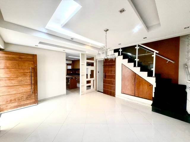 #731 - Casa para Venda em Santos - SP