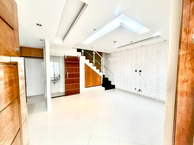 #731 - Casa para Venda em Santos - SP