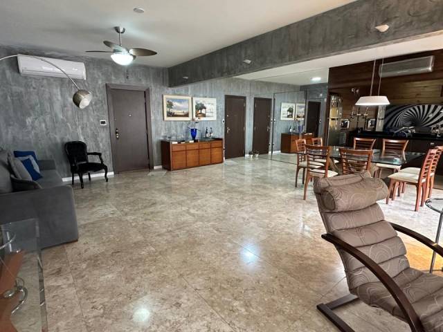 #737 - Apartamento para Venda em Santos - SP