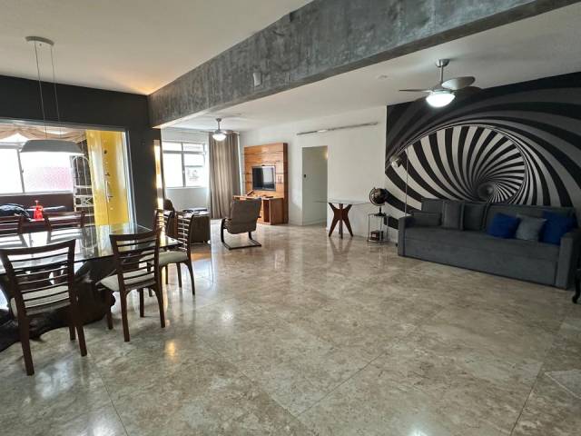 #737 - Apartamento para Venda em Santos - SP