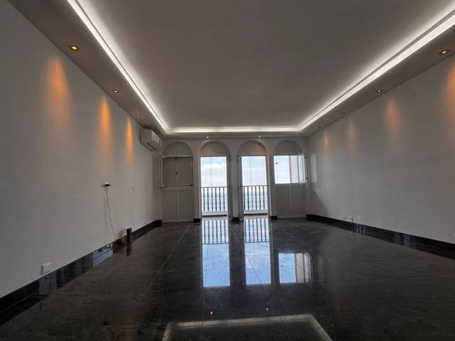 #738 - Apartamento para Venda em Santos - SP