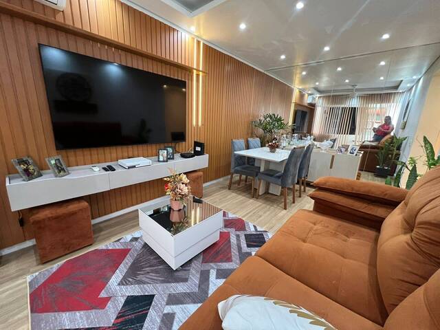 #757 - Apartamento para Venda em Santos - SP