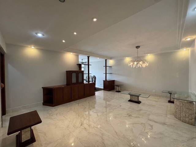 #768 - Apartamento para Locação em Santos - SP