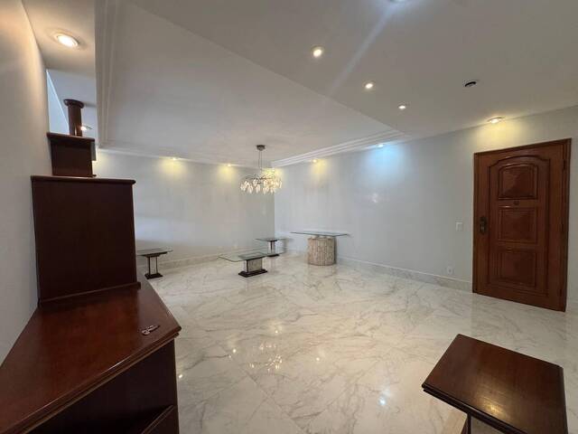 #768 - Apartamento para Locação em Santos - SP